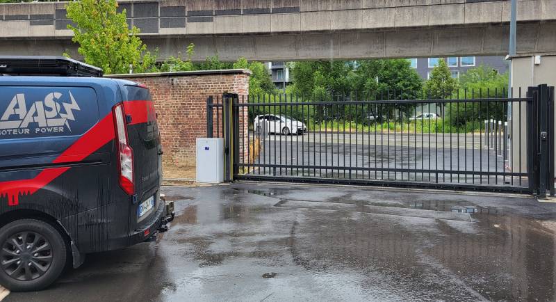 Pose d une motorisation de la marque DEA pour portail coulissant collectif A LILLE